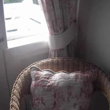 Bed Books & Breakfast Apartment