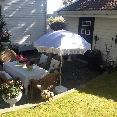 Bed Books & Breakfast * Stavanger