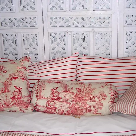 Bed Books & Breakfast Apartment