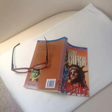 Lägenhet Bed Books & Breakfast *