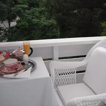 Bed Books & Breakfast Apartment *