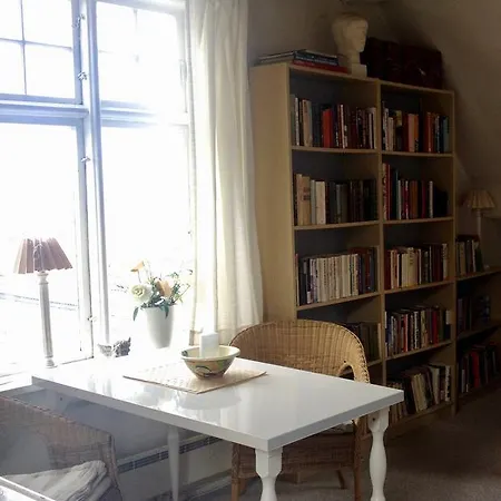 Bed Books & Breakfast *