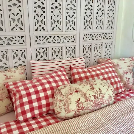Bed Books & Breakfast